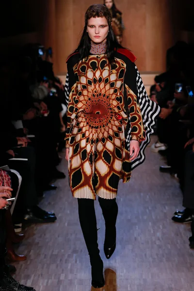 Look 5